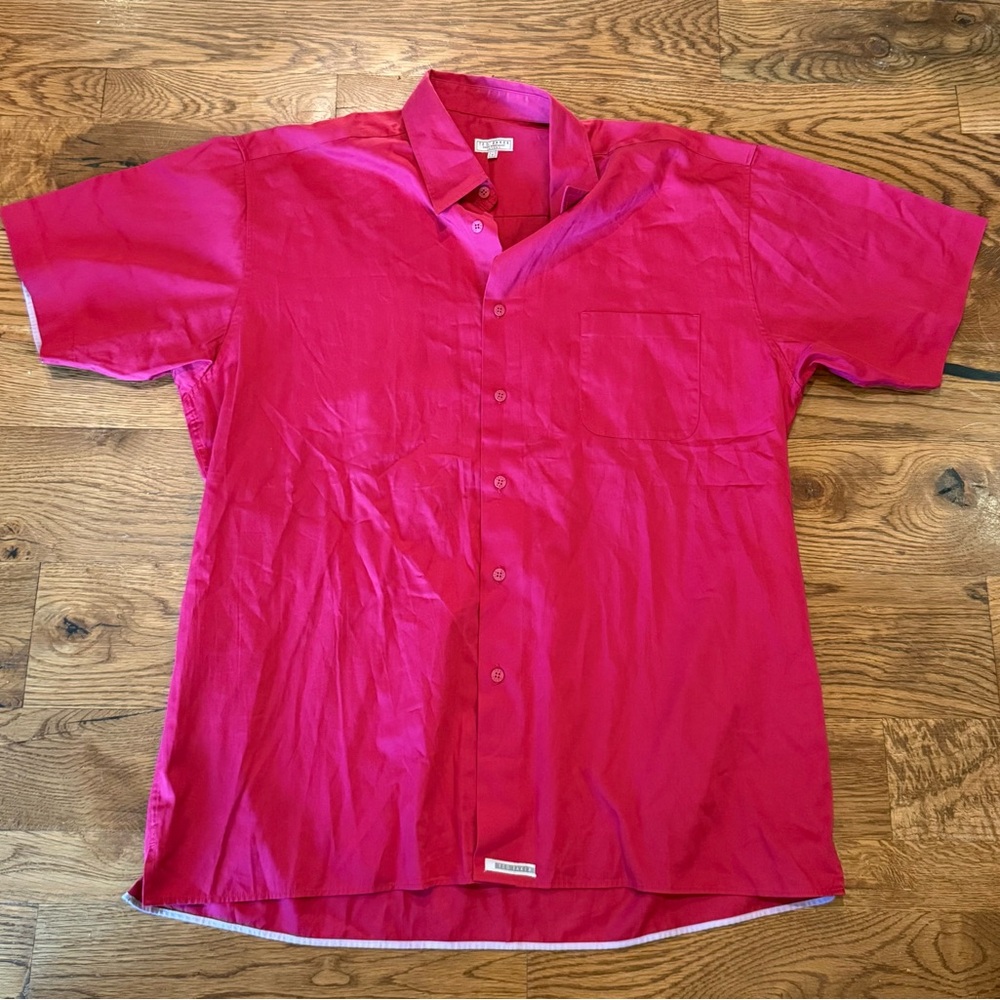 Ted Baker. Men’s Red Short Sleeve Button Down w/Orchid Trim. Size 5 (XL).
